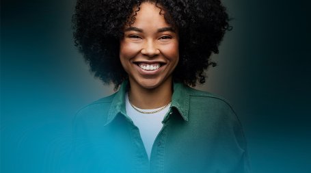 Plano +CUF Medicina Dentária: mulher jovem a sorrir