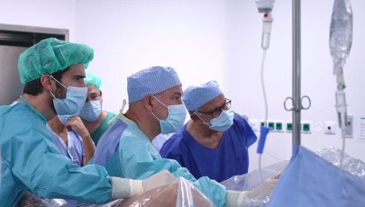 Equipa médica faz cirurgia com aquablação para tratar homem com hiperplasia benigna da próstata